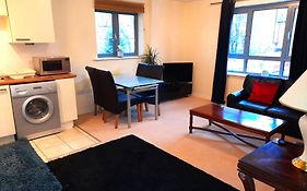 Oxford Apartment-- Free Parking 2 Bedrooms-2Bathrooms-Located In Jericho Oxford Close To Bus And Rail Station